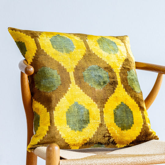 Silk/Velvet Kissenhülle 50×50cm – Retro Dots Gelb Grün Braun