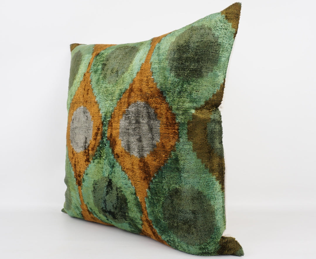 Seidenkissen 50×50 mit Retro-Dots in Mint- und Brauntönen; Vorderseite aus 100 % Seide (Silk-Velvet), Rückseite aus Baumwolle/Leinen.