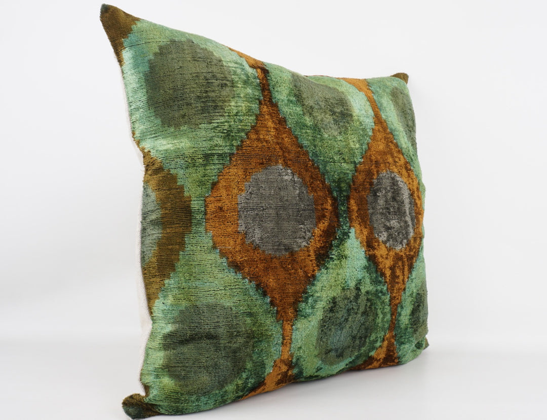 Seidenkissen 50×50 mit Retro-Dots in Mint- und Brauntönen; Vorderseite aus 100 % Seide (Silk-Velvet), Rückseite aus Baumwolle/Leinen.