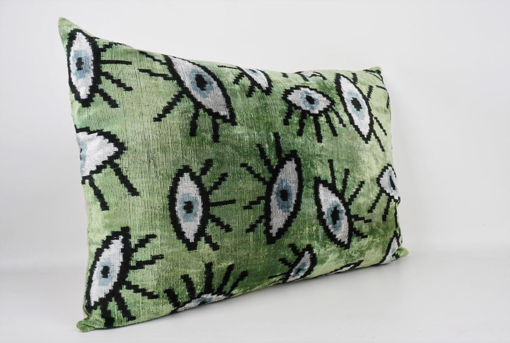 Seidenkissen 40x60cm mit Evil-Eye-Muster in Grün, Schwarz & Offwhite – Silk/Velvet