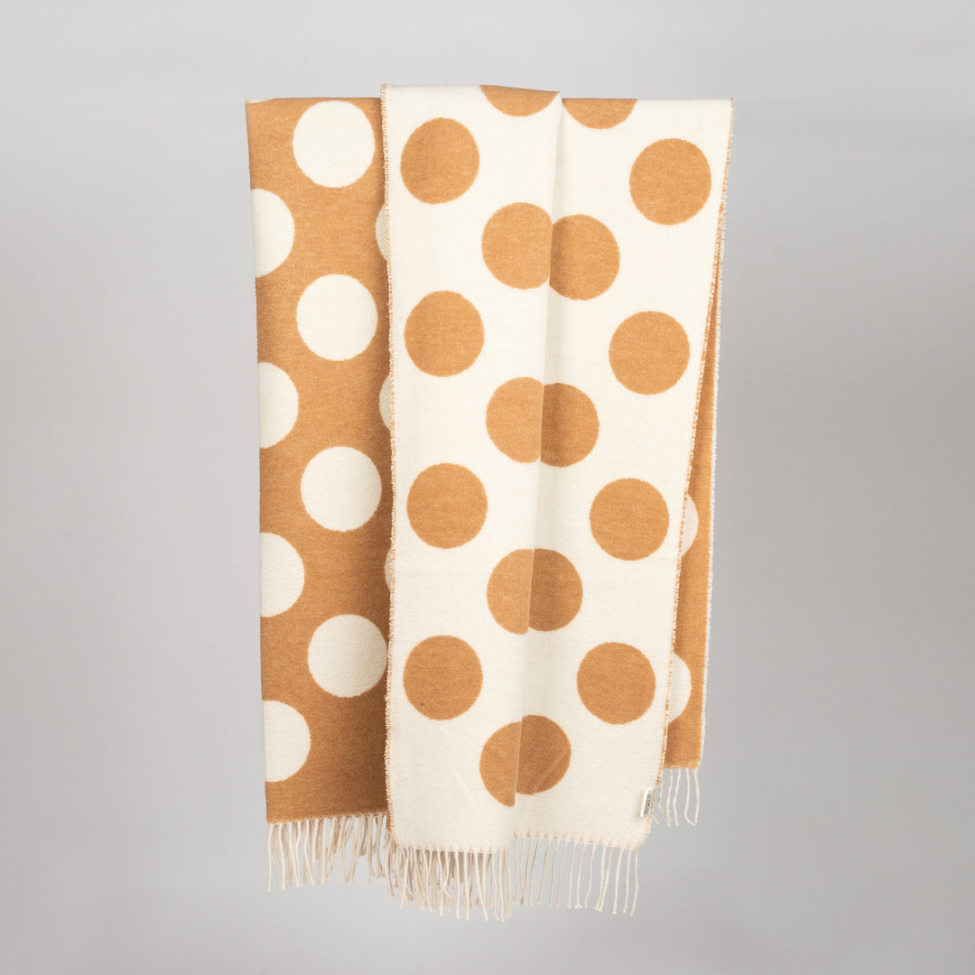 Wolldecke 150x195cm mit Punktemuster in Camelbraun-Offwhite