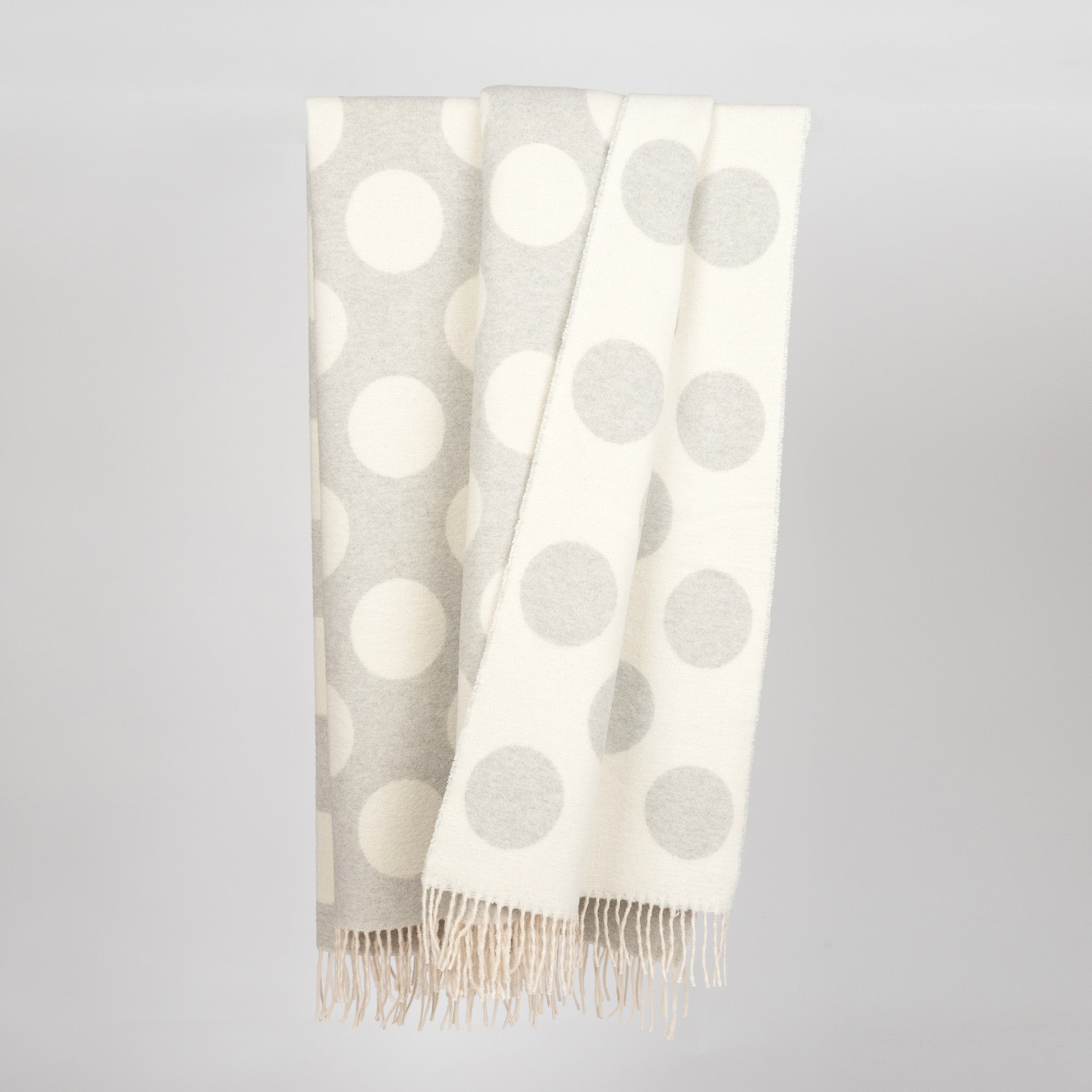 Wolldecke 150x195cm mit Punktemuster in Hellgrau-Offwhite