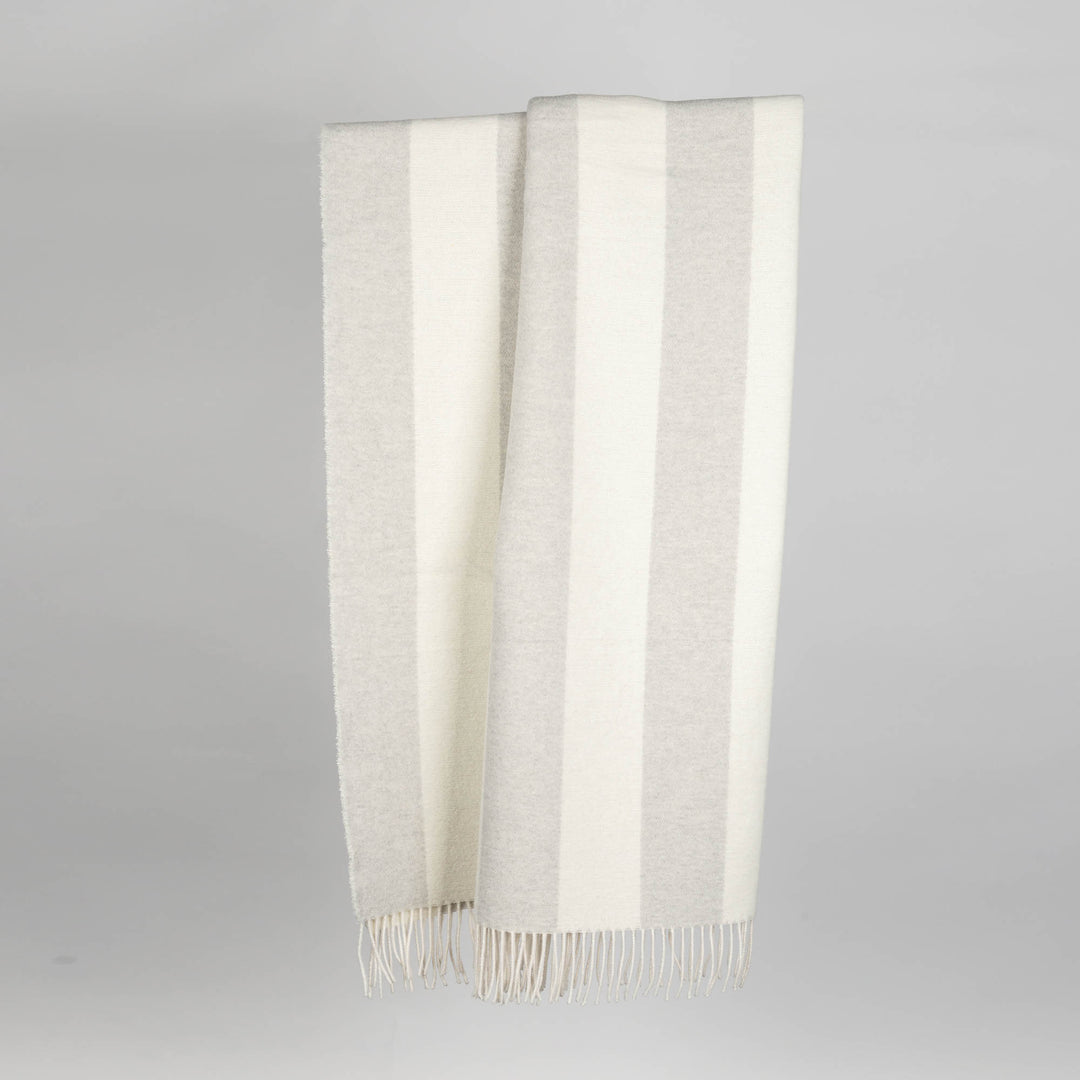Wolldecke 150x195cm mit Streifenmuster in Perla-Grau-Offwhite