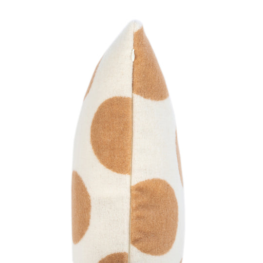 Wollkissen 45x45cm mit Punktmuster in Camelbraun-Offwhite