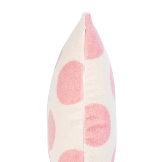 Wollkissen 45x45cm mit Punktmuster in Rosé-Offwhite