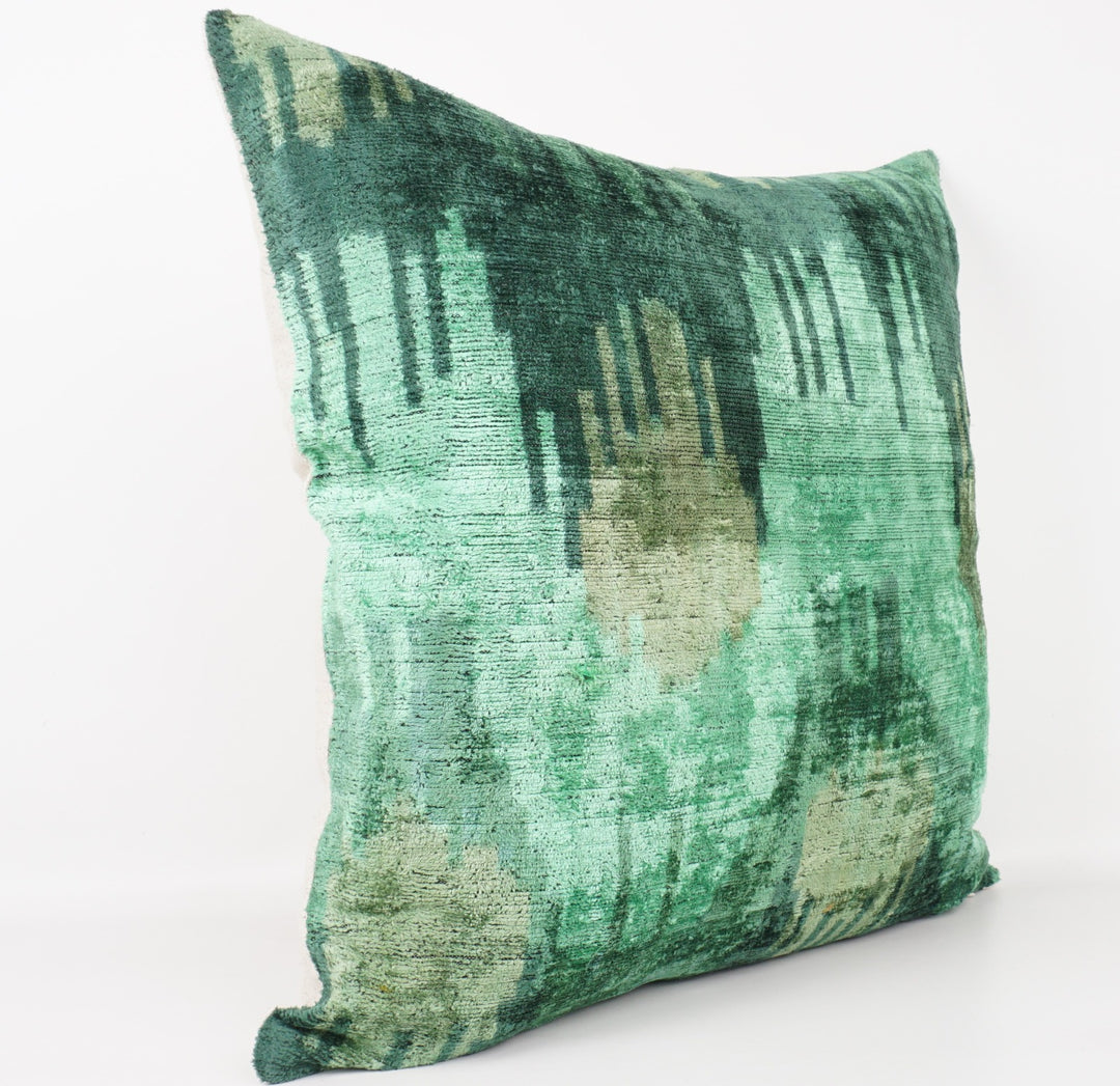 Seidenkissen 50x50cm mit Ikat-Waves-Muster in Mint, Petrol und Greige
