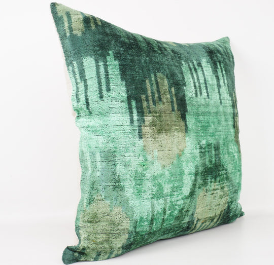 Seidenkissen 50x50cm mit Ikat-Waves-Muster in Mint, Petrol und Greige