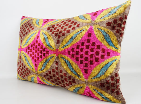 Seidenkissen 40x60cm mit Blüten-Rosette in Taupe-Fuchsia-Gelb-Türkis