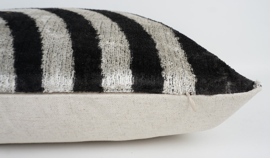 Seidenkissen 40x60 cm mit Bogenmuster in Offwhite-Schwarz