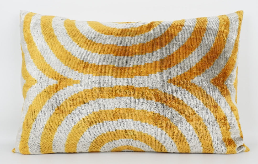 Seidenkissen 40x60 cm mit Bogenmuster in Safran-Offwhite