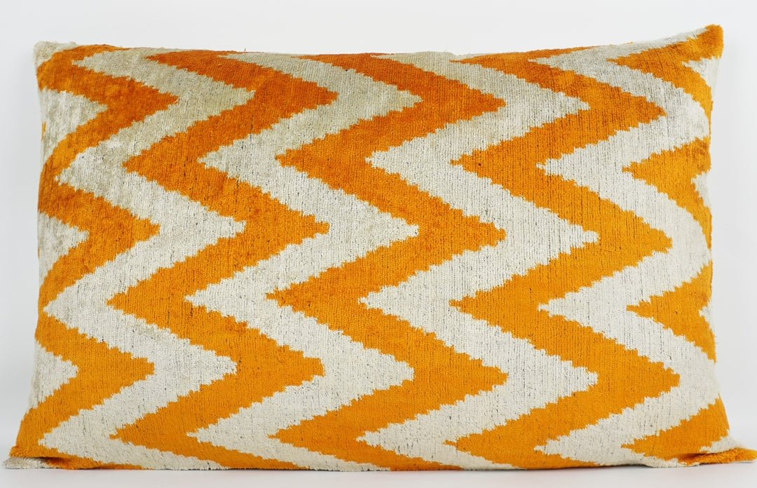 Seidenkissen 40x60cm mit Chevron in Offwhite und Orange