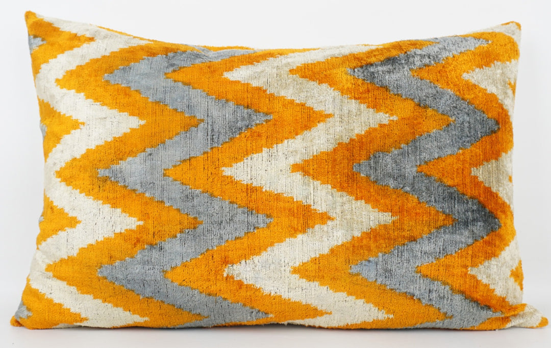 Seidenkissen 40x60 cm mit Chevron-Muster in Safran-Grau-Offwhite