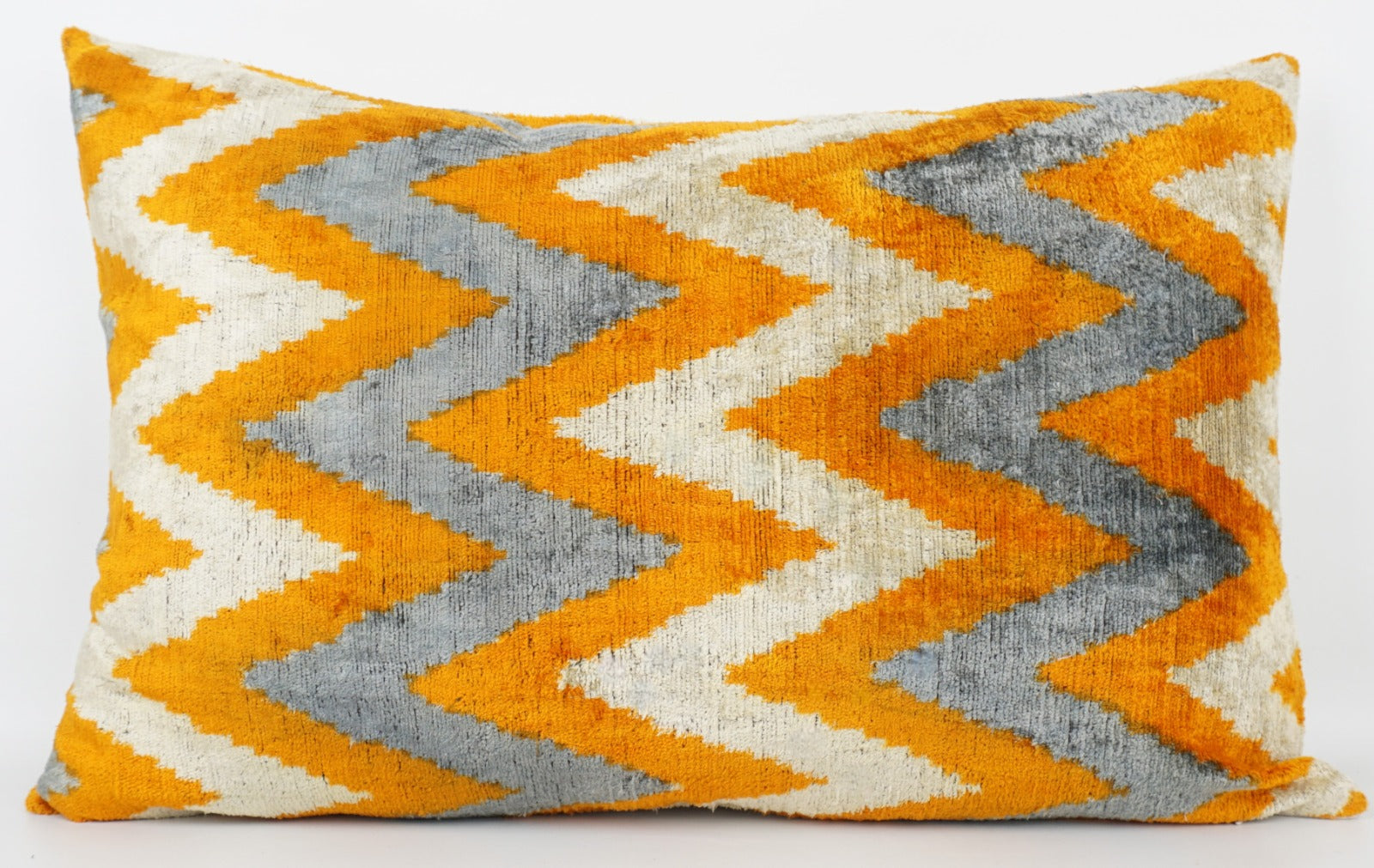 Seidenkissen 40x60 cm mit Chevron-Muster in Safran-Grau-Offwhite