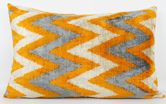 Seidenkissen 40x60 cm mit Chevron-Muster in Safran-Grau-Offwhite