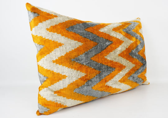Seidenkissen 40x60 cm mit Chevron-Muster in Safran-Grau-Offwhite