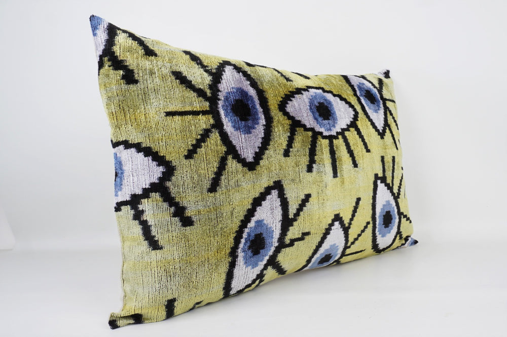 Seidenkissen 40x60cm mit Evil-Eye in Limettengrün, Schwarz & Offwhite – Silk/Velvet