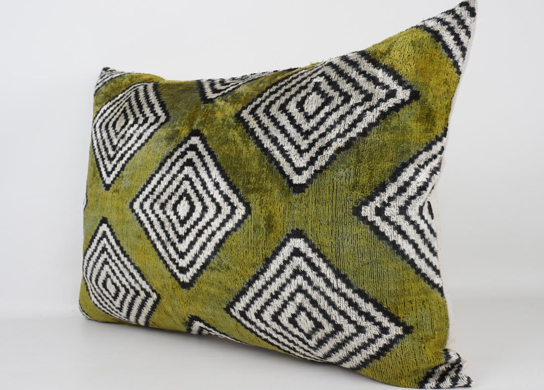 Seidenkissen 40x60cm mit Geometrie Rauten in Olivgrün-Offwhite-Schwarz