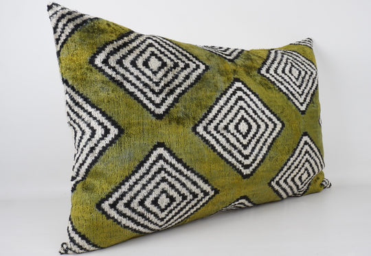 Seidenkissen 40x60cm mit Geometrie Rauten in Olivgrün-Offwhite-Schwarz
