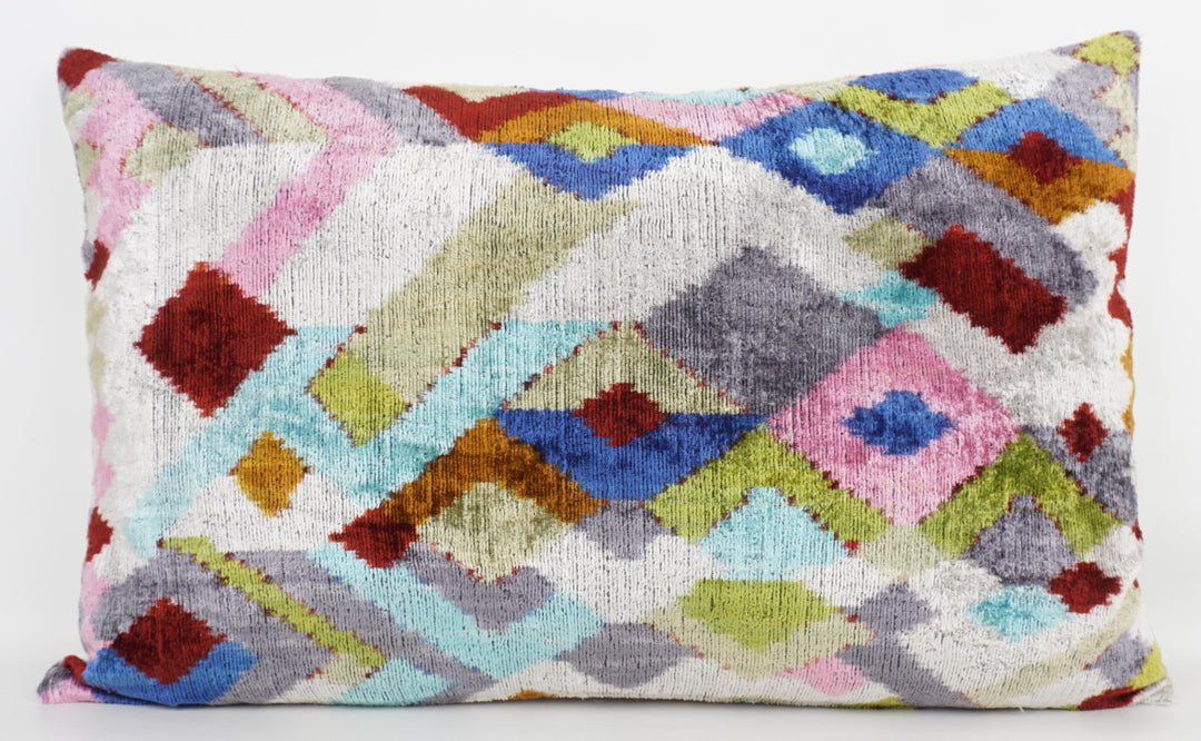 Seidenkissen 40x60cm mit Geometrie Rauten & Zickzack in Offwhite-Rosa-Grün-Blau-Rot