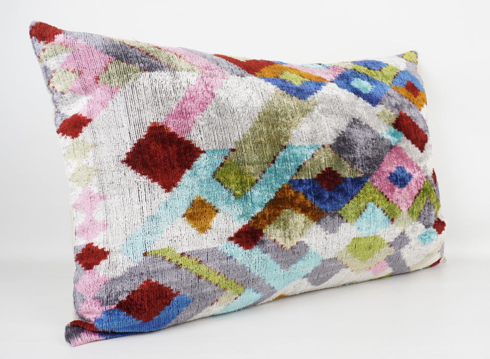 Seidenkissen 40x60cm mit Geometrie Rauten & Zickzack in Offwhite-Rosa-Grün-Blau-Rot