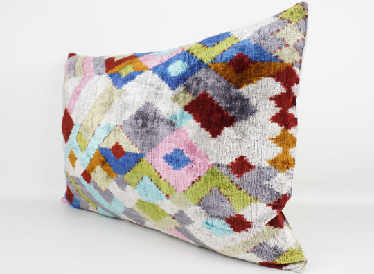 Seidenkissen 40x60cm mit Geometrie Rauten &amp; Zickzack in Offwhite-Rosa-Grün-Blau-Rot