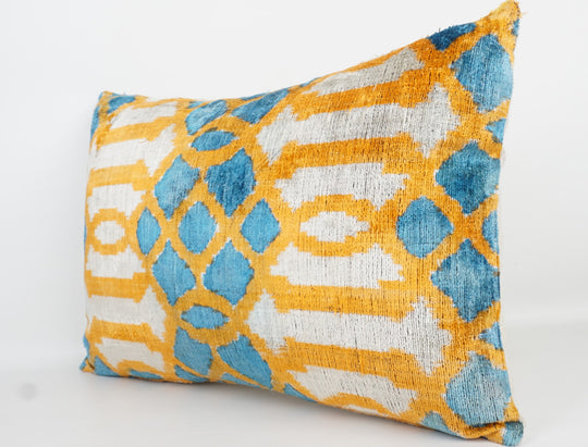 Seidenkissen 40x60cm mit Ikat-Gitter in Offwhite-Gelb-Blau