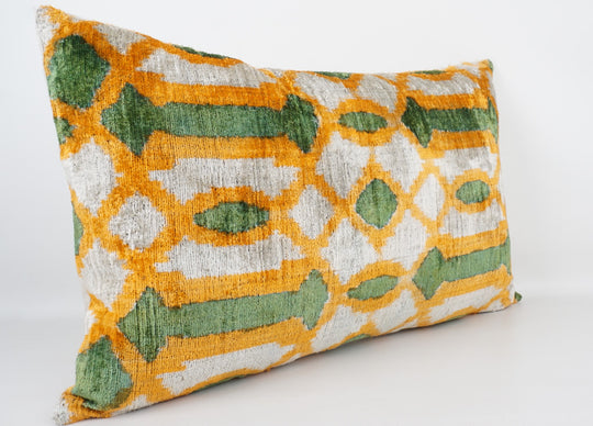 Seidenkissen 40x60cm mit Ikat-Gitter in Offwhite-Gelb-Grün
