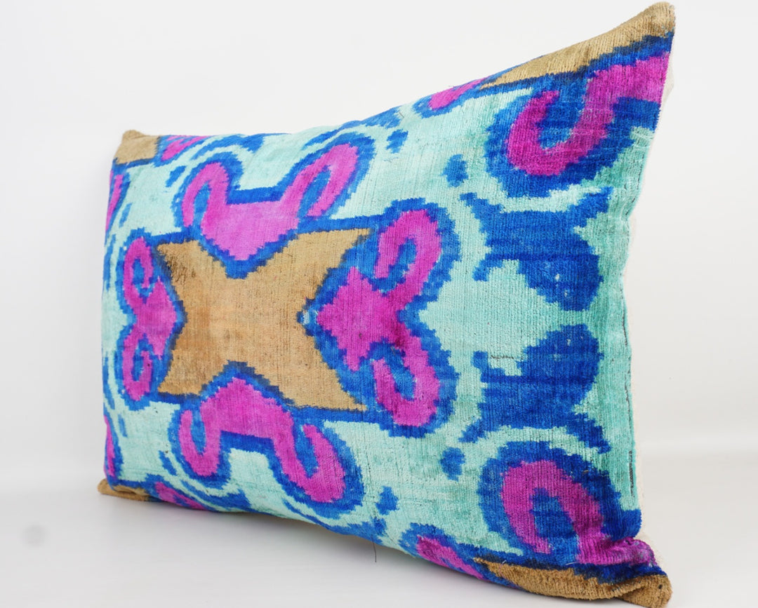 Seidenkissen 40x60cm mit Ikat-Ornament in Mint-Blau-Magenta-Braun