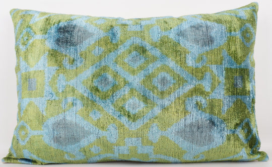 Seidenkissen 40x60cm mit Ikat-Ornament in Mint-Blau-Oliv