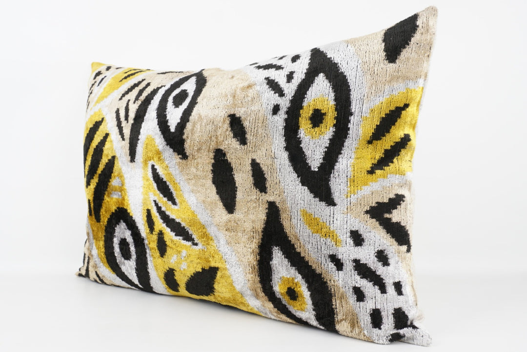 Seidenkissen 40x60cm mit Ikat Ovalformen in Offwhite-Schwarz-Gelb-Sand