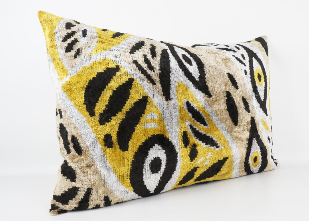 Seidenkissen 40x60cm mit Ikat Ovalformen in Offwhite-Schwarz-Gelb-Sand