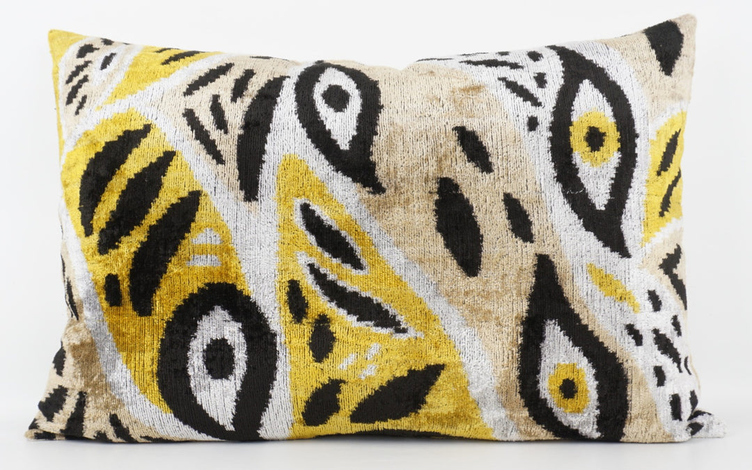 Seidenkissen 40x60cm mit Ikat Ovalformen in Offwhite-Schwarz-Gelb-Sand