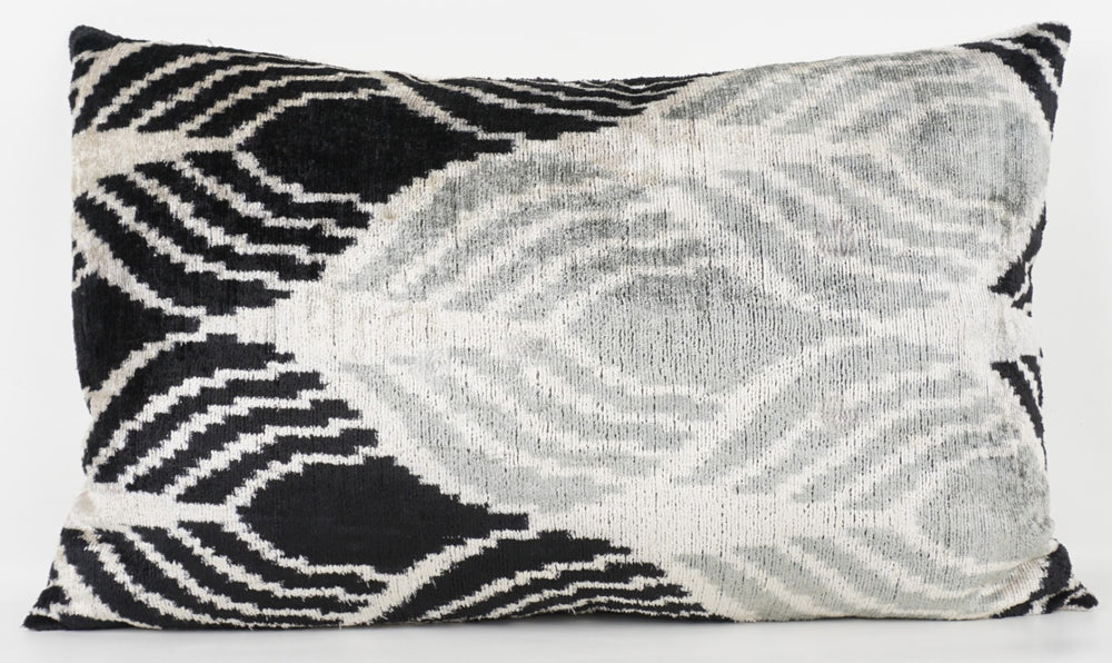 Seidenkissen 40x60cm mit Op-Art Wellen in Offwhite-Schwarz-Grau