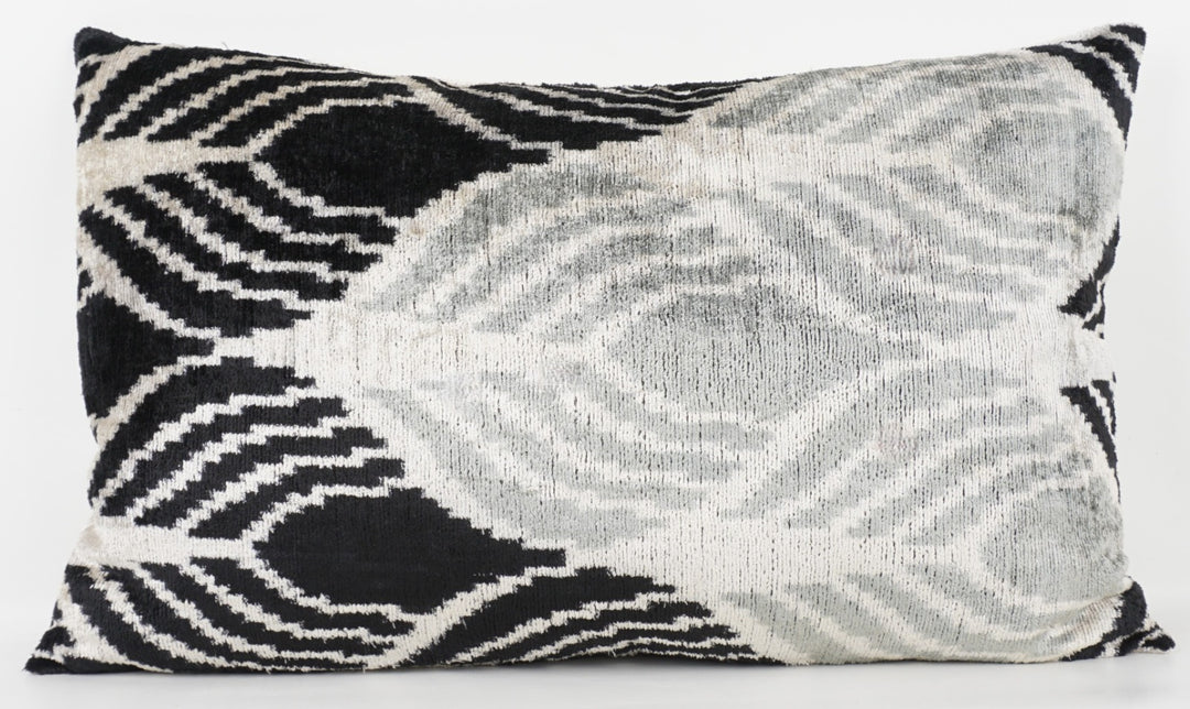 Seidenkissen 40x60cm mit Op-Art Wellen in Offwhite-Schwarz-Grau