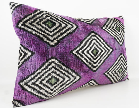 Seidenkissen 40x60cm mit Rauten-Labyrinth in Violett-Schwarz-Offwhite-Grün