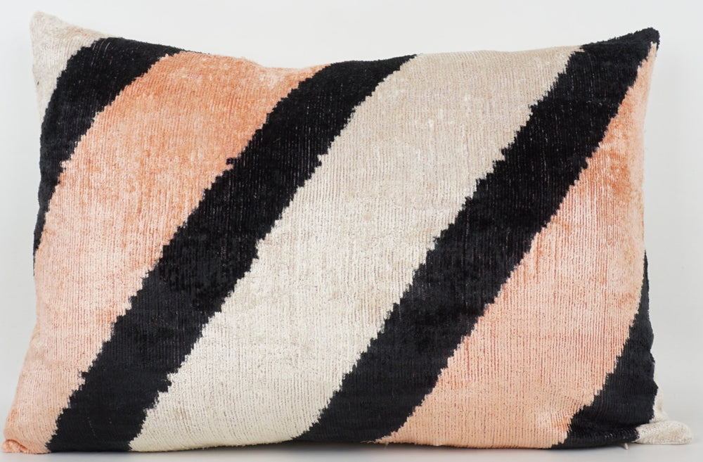 Seidenkissen 40x60cm mit diagonalen Streifen in Schwarz-Rosé-Offwhite