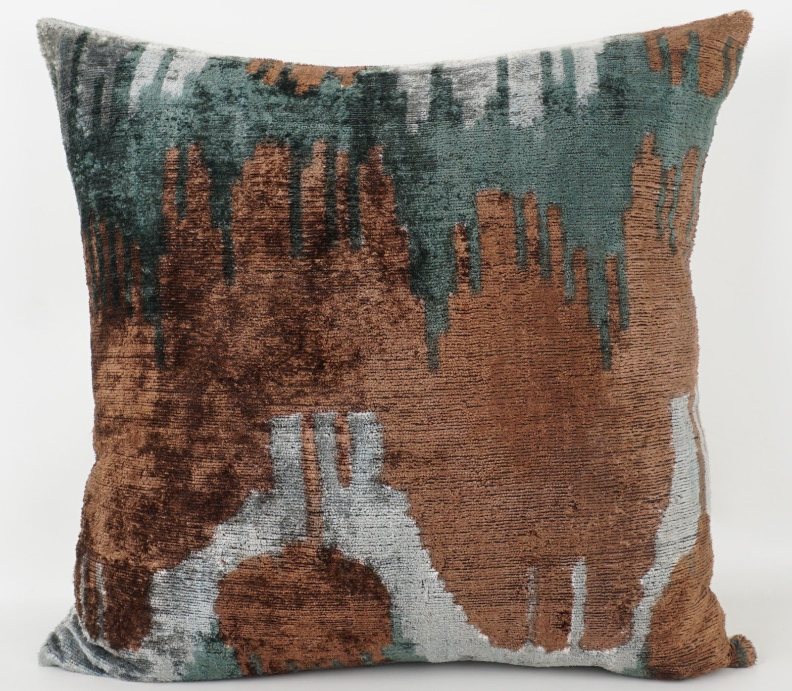 Seidenkissen 50x50cm mit Abstract-Waves-Muster in Braun, Grün und Grau