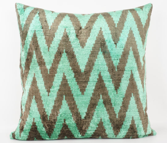 Seidenkissen 50x50cm mit Chevron-Muster in Mint und Braun