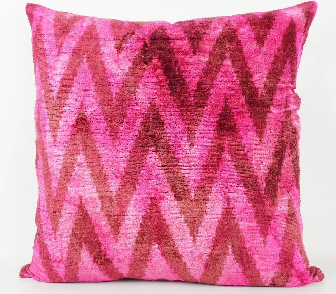 Seidenkissen 50x50cm mit Chevron-Muster in Pink und Braun