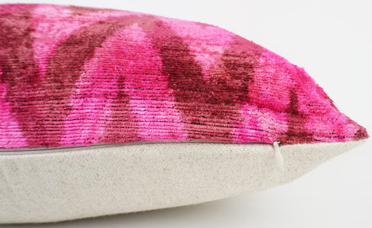 Seidenkissen 50x50cm mit Chevron-Muster in Pink und Braun