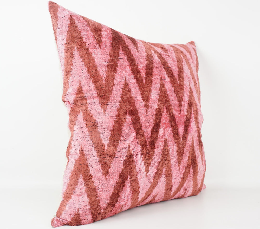 Seidenkissen 50x50cm mit Chevron-Muster in Rosé und Braun