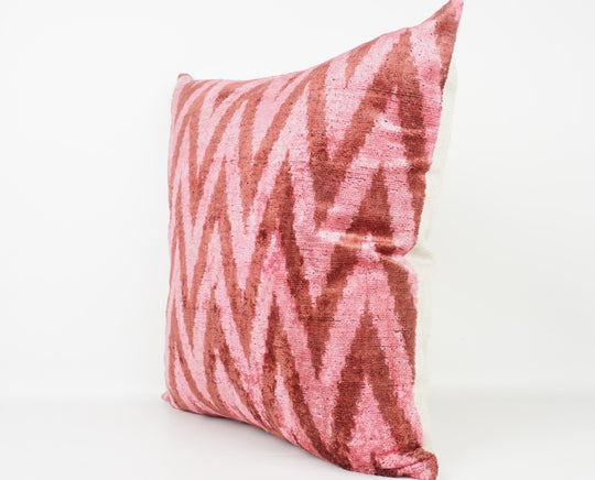 Seidenkissen 50x50cm mit Chevron-Muster in Rosé und Braun