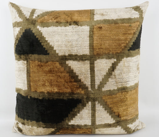 Seidenkissen 50x50cm mit geometrischem Muster in Sand, Schwarz und Braun