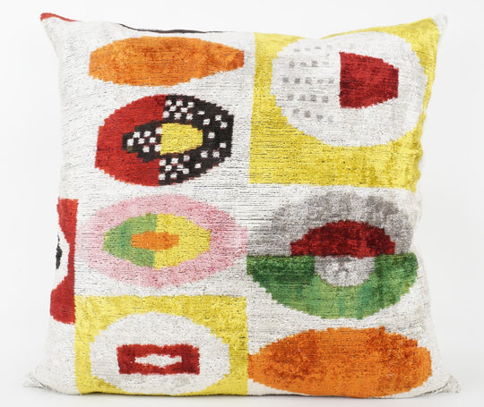 Seidenkissen 50x50 cm mit Grafik-Forms-Muster in Multicolor