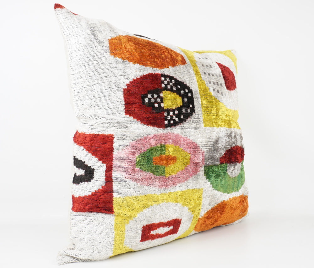 Seidenkissen 50x50 cm mit Grafik-Forms-Muster in Multicolor