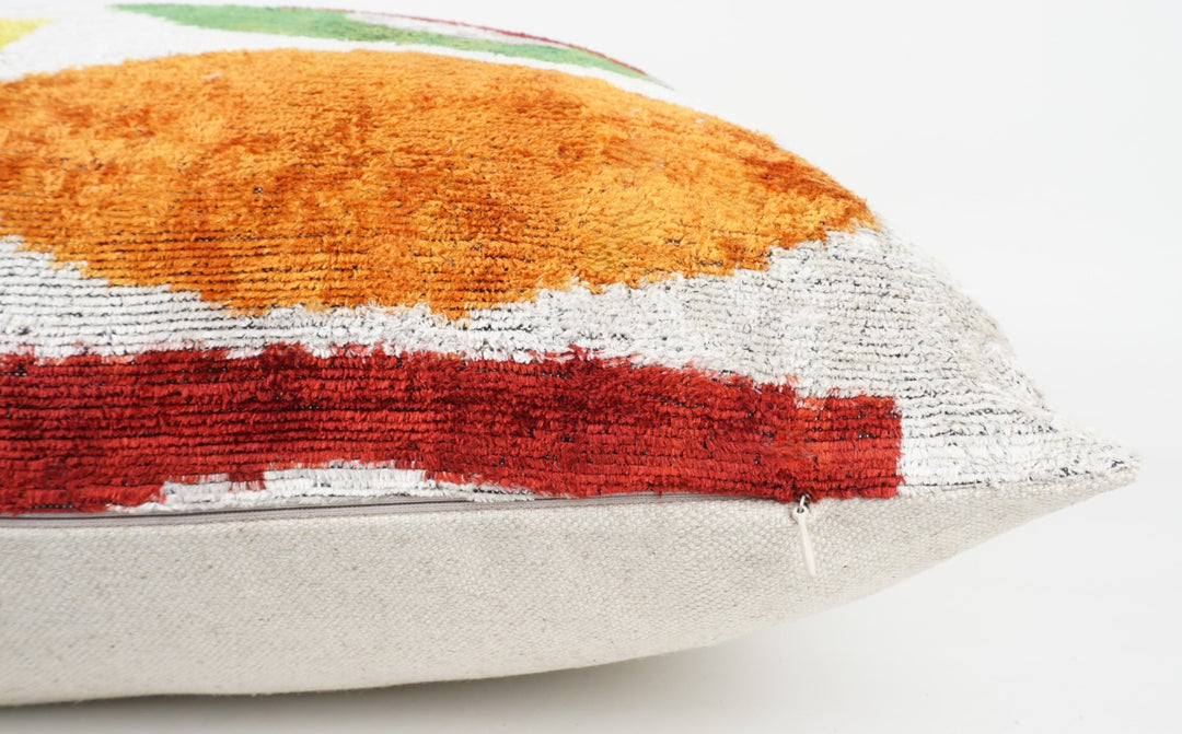 Seidenkissen 50x50 cm mit Grafik-Forms-Muster in Multicolor