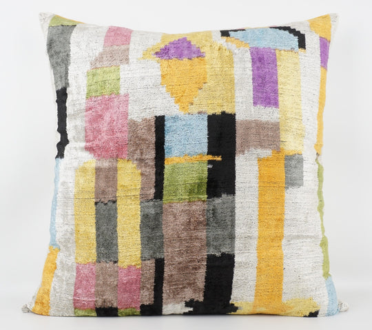 Seidenkissen 50x50 cm mit Grafik-Patch-Muster in Multicolor