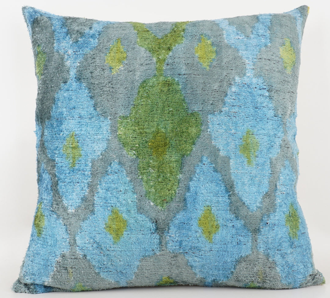 Seidenkissen 50x50cm mit Ikat-Diamonds-Muster in Blau, Grün und Grau