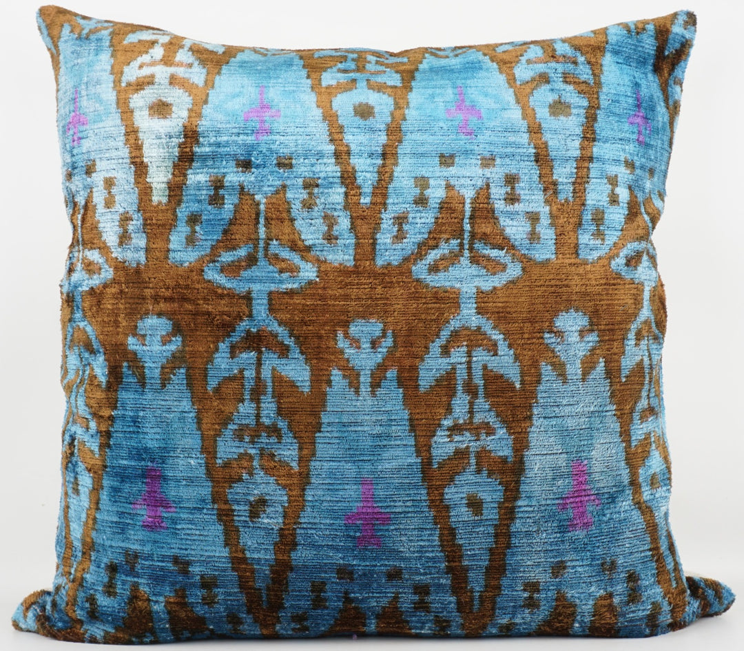 Seidenkissen 50x50cm mit Ikat-Floral-Muster in Blau, Braun und Lila