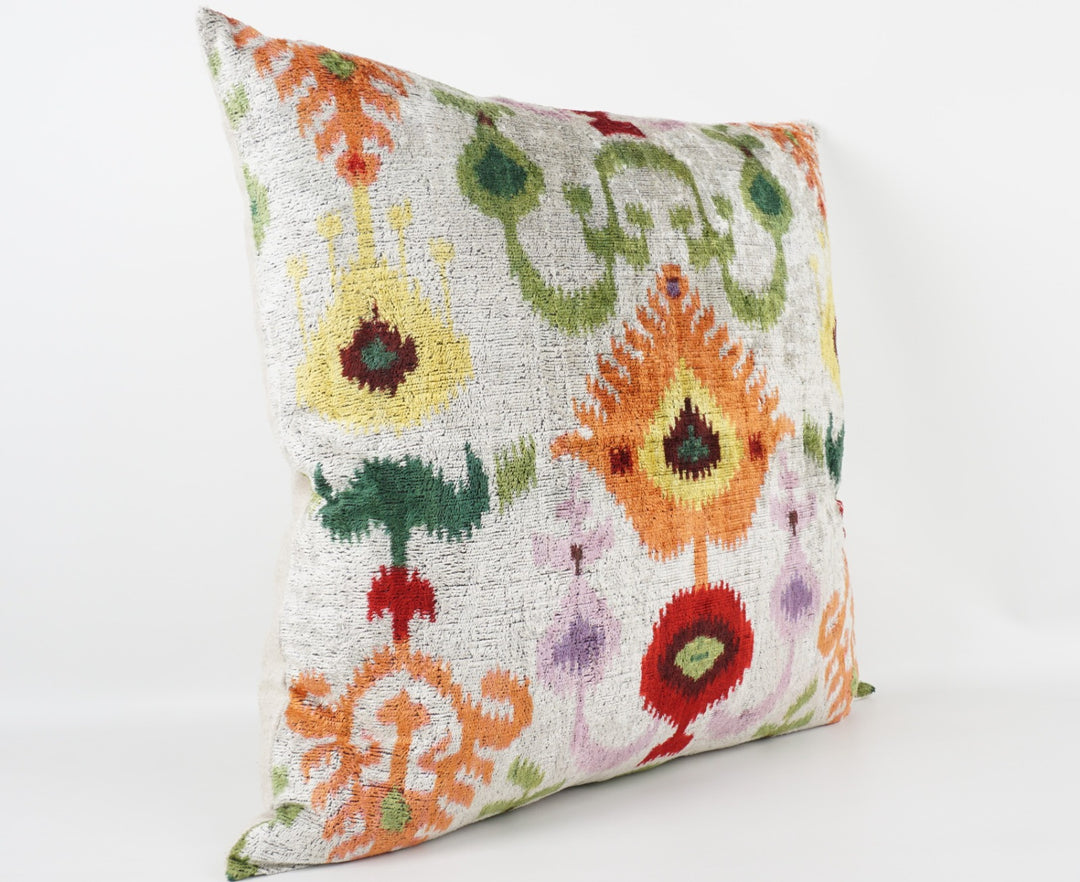 Seidenkissen 50x50 cm mit Ikat-Floralmuster in Multicolor